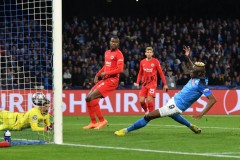 中国年轻球员欧洲赛场头球破门，传承武磊精神成焦点